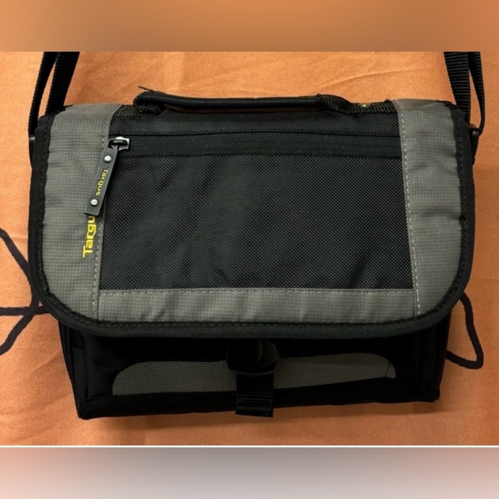 Targus City Gear mini messenger, tablet bag